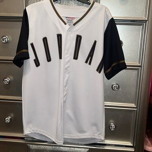Sneak gallery, Jordan shirt with air Jordan.